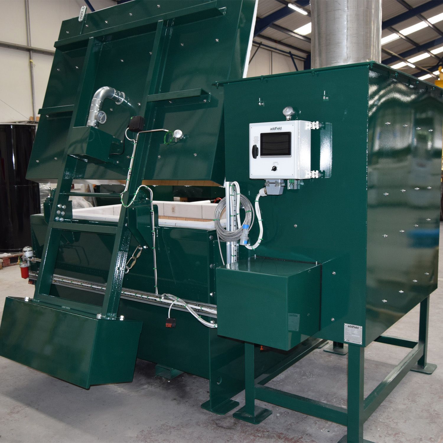 The control panel, mounted on the machine within reach of the loading chamber.